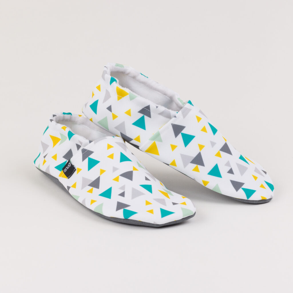 KLASIK ODRASLI ABSTRACT TRIANGELS